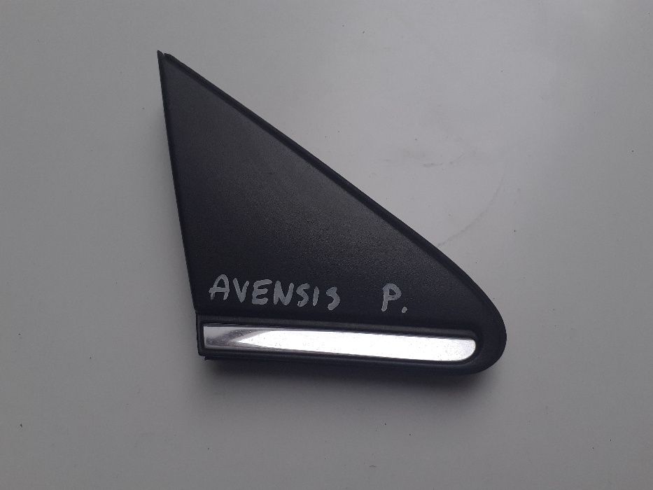 Toyota Avensis T25 błotnik plastik trójkąt Prawy Oryginał