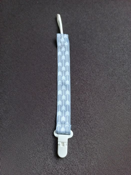 Тримач для пустушки/гризунка/ніблеру/брязкальця з кліпсою Різнок