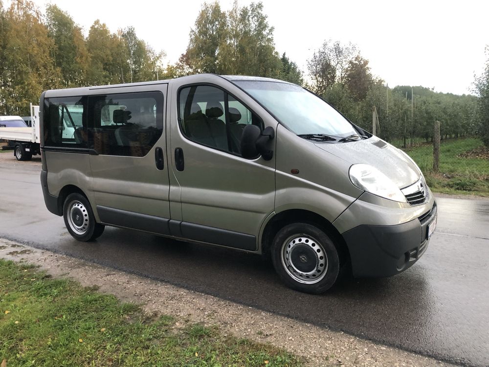 Opel Vivaro 2.0 115KM 9 osobowy 233tys.km Trafic osobówka transporter