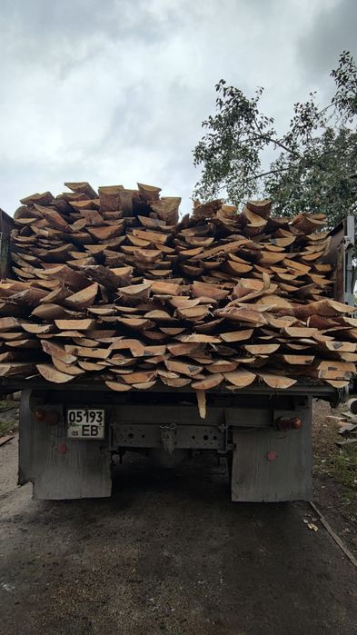 Доска необрезная, горбыль, опилки