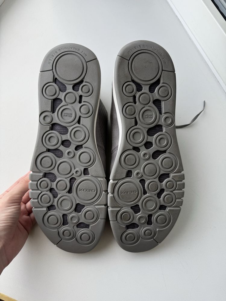 Кросівки Geox сірі