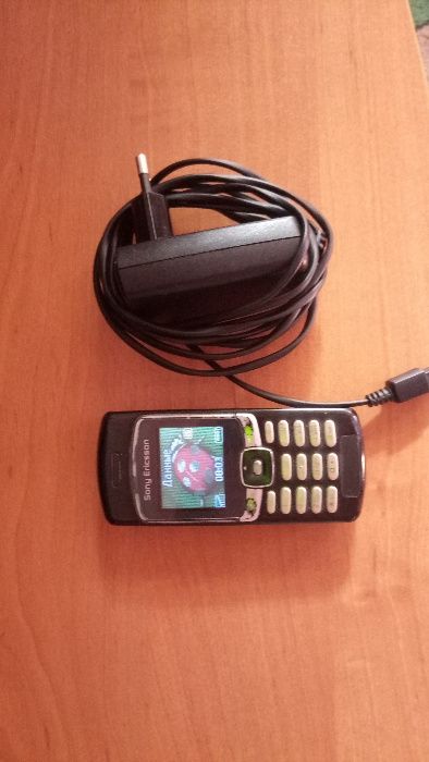 Продам срочно телефон Sony Ericsson 1460/35