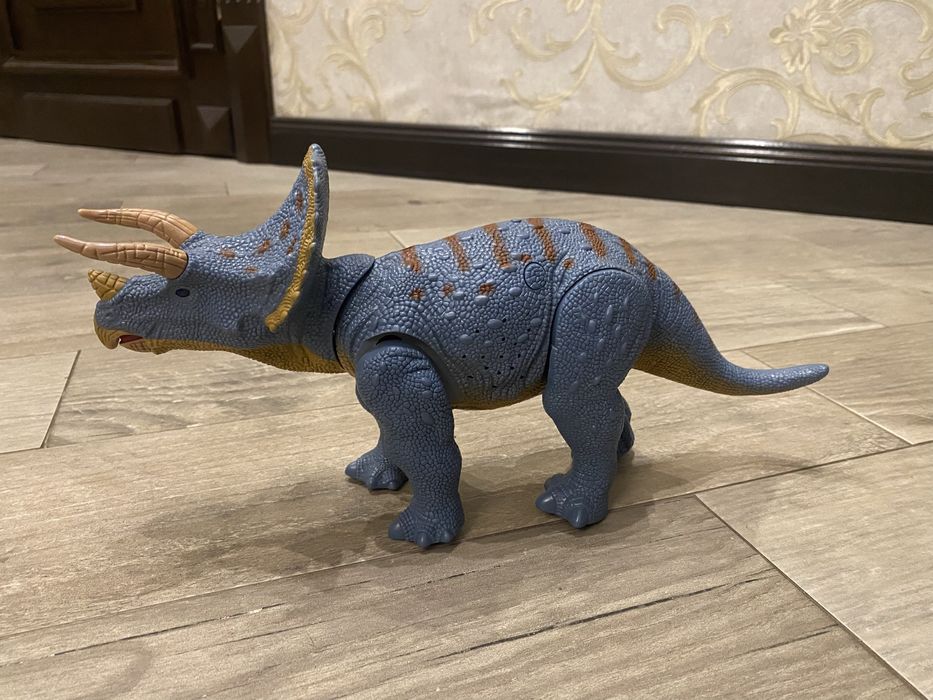 Інтерактивний динозавр