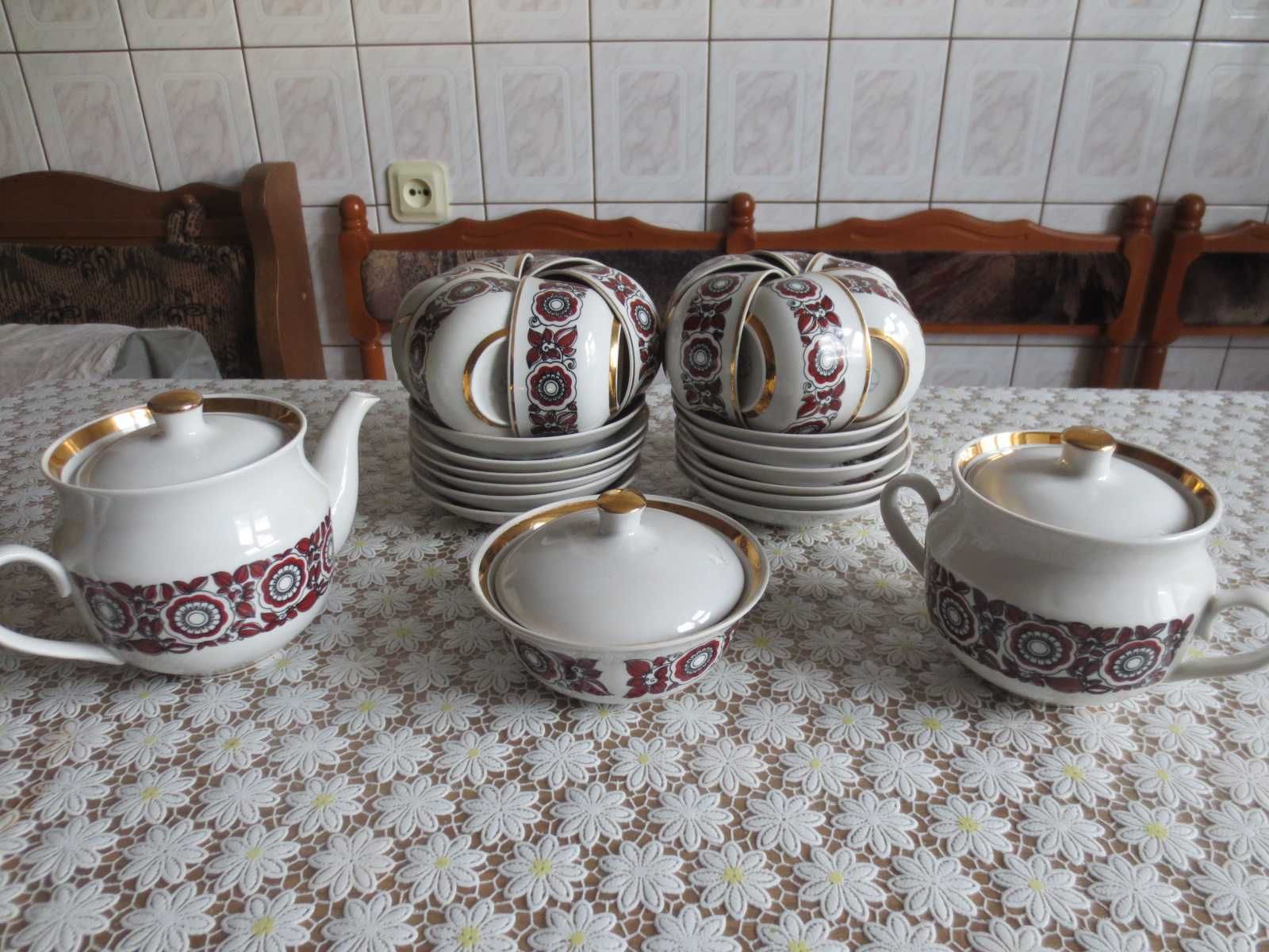 Подарункові кавовий і чайний набори з позолотою радянські нові