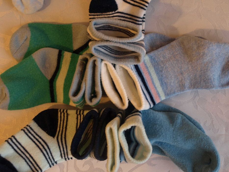 Zestaw 5 par skarpetek dla noworodka/niemowlaka + czapeczka