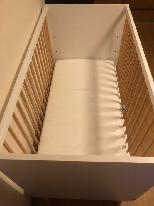 Berço e colchão Zippy + oferta contorno de berço Vertbaudet
