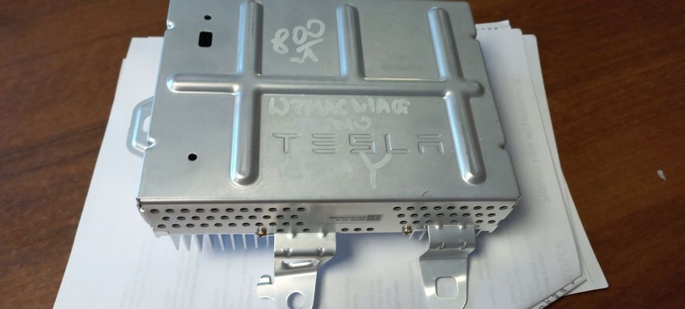 WZMACNIACZ TESLA Y 1507152-01-B