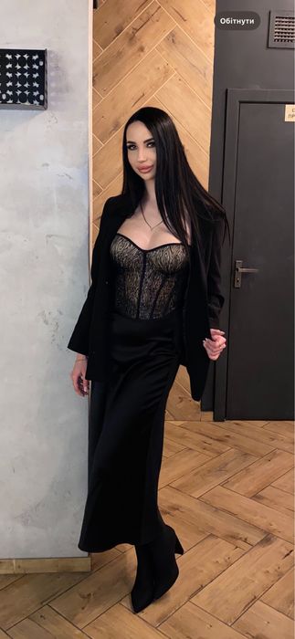 Довга шовкова спідниця