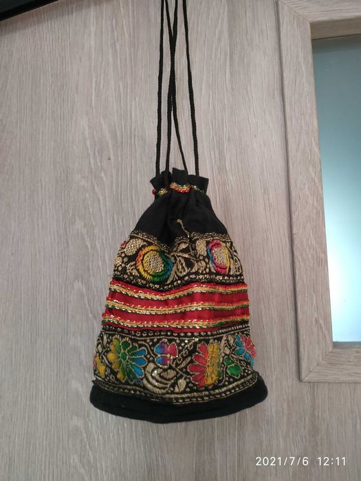 Torebka ,sakiewka indyjska wyszywana.