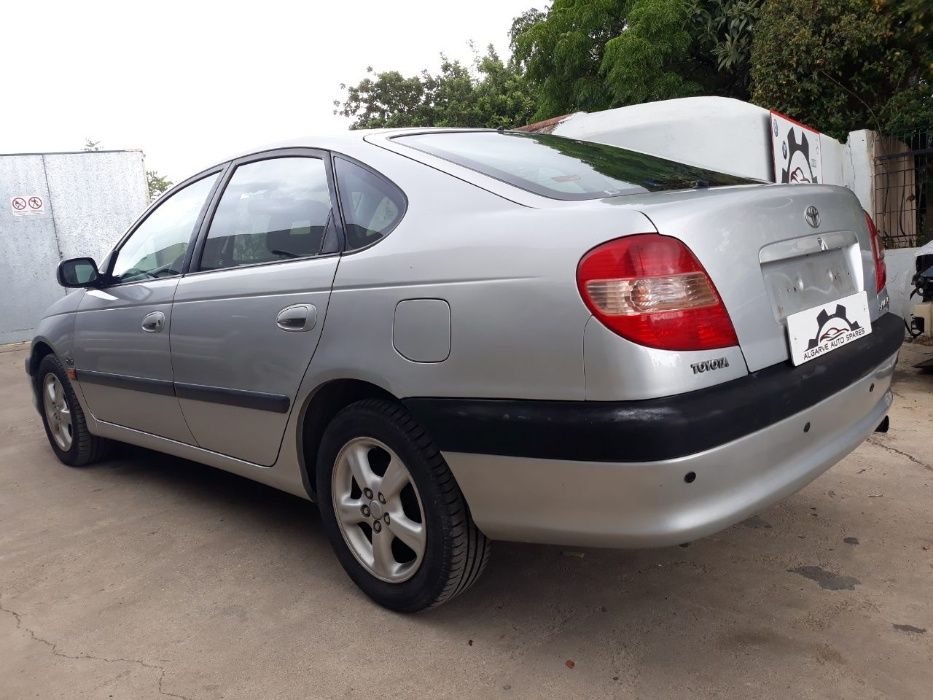 Toyota Avensis 2.0 D-4D 2002, Avensis Verso 2.0 D-4D 2004 Para Peças