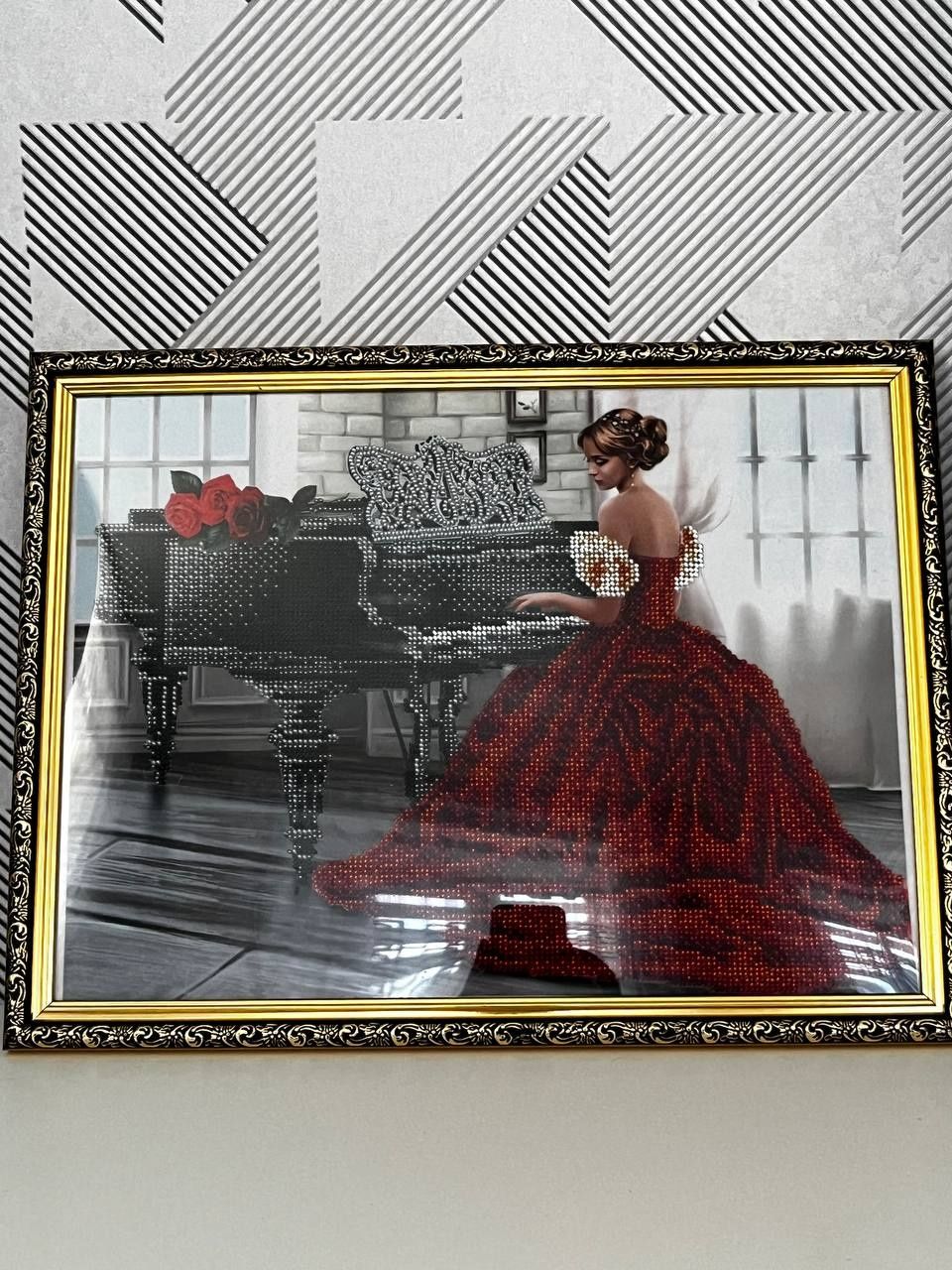 Картина вишита бісером "За роялем"