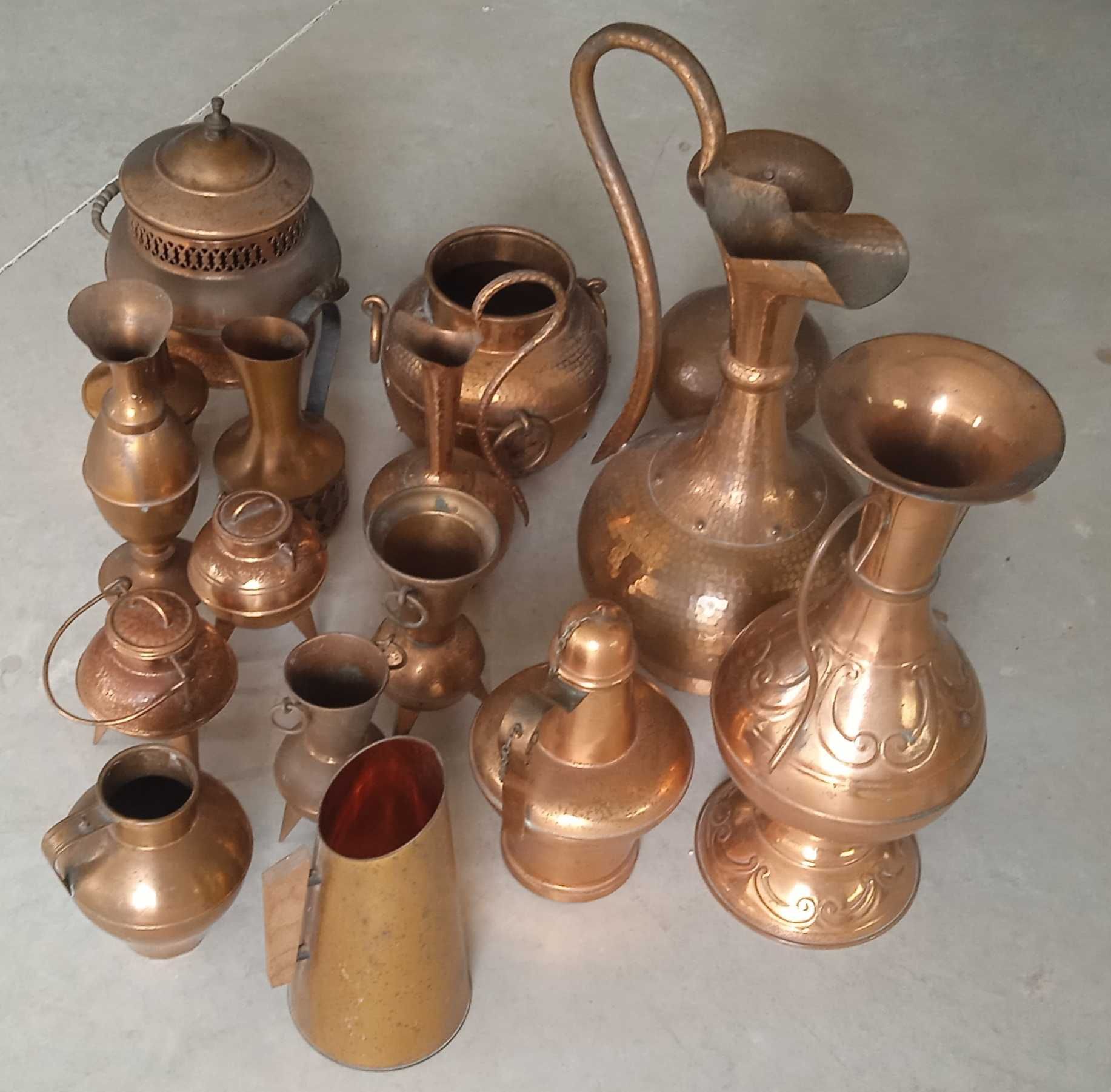 Lote de 16 antigos utensílios de cozinha em cobre em bom estado