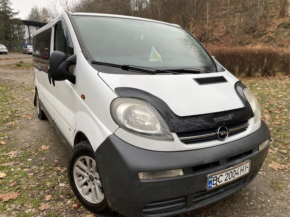 Opel Vivaro 2004 рік 1.9 довга база