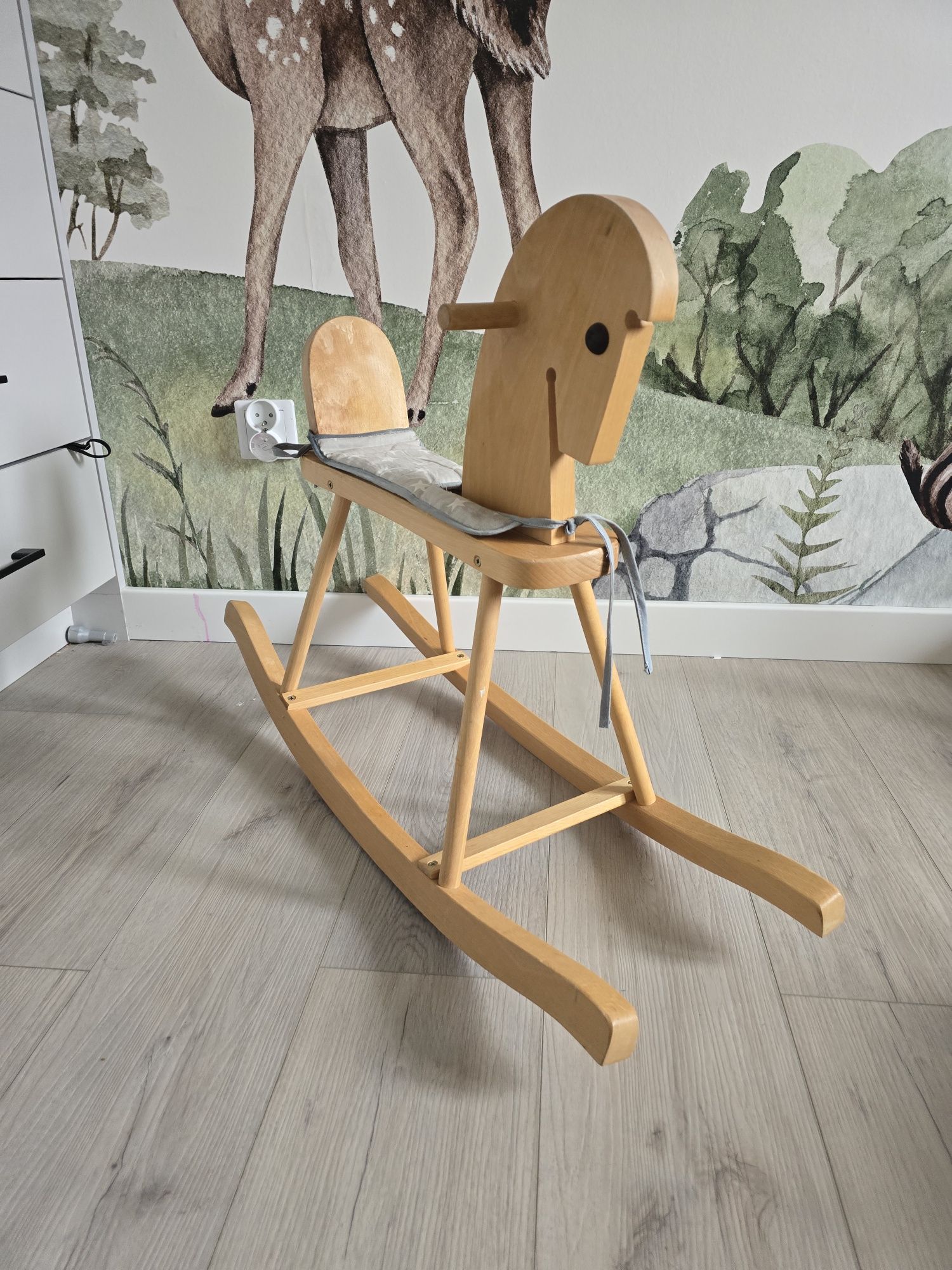 Konik na biegunach bujany