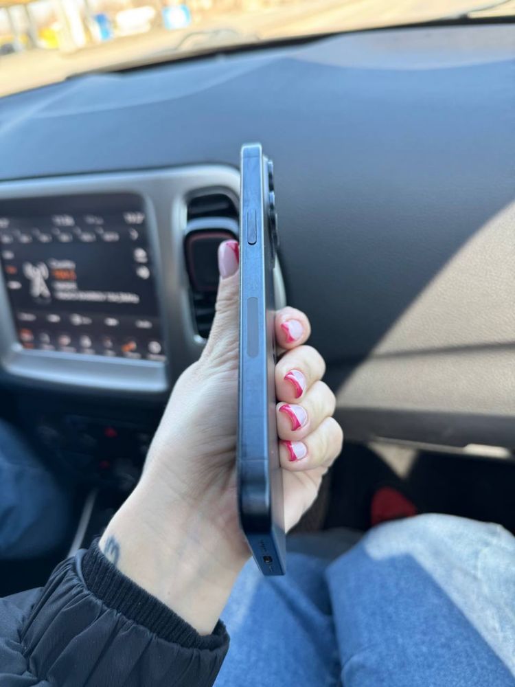Продам Айфон/Iphone 15 про макс 256