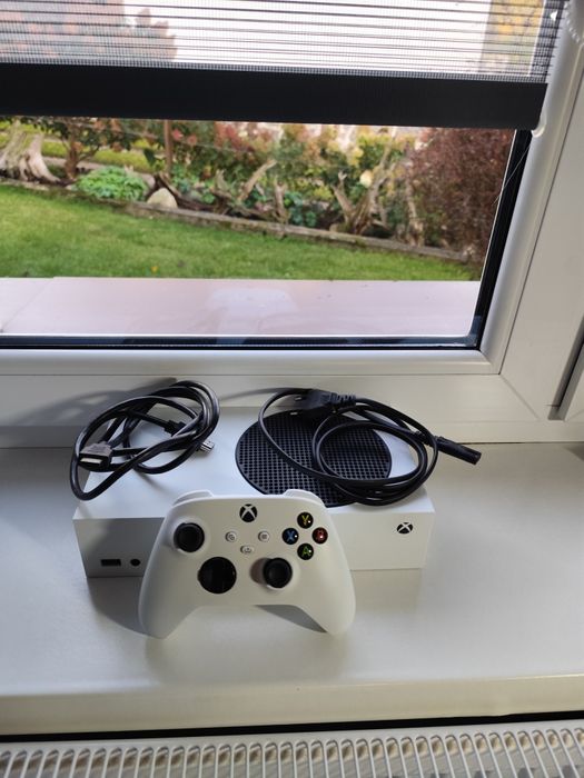Xbox Series S + Dysk SSD 1TB ADATA – bardzo dobry stan