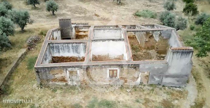 Terreno Misto com Piscinas e Olival – Portel