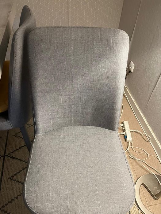 4 Cadeiras cinzentas área (30€ unidade)