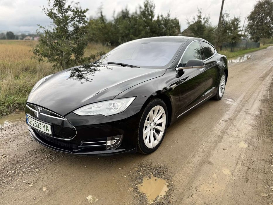 Продам Tesla model S85