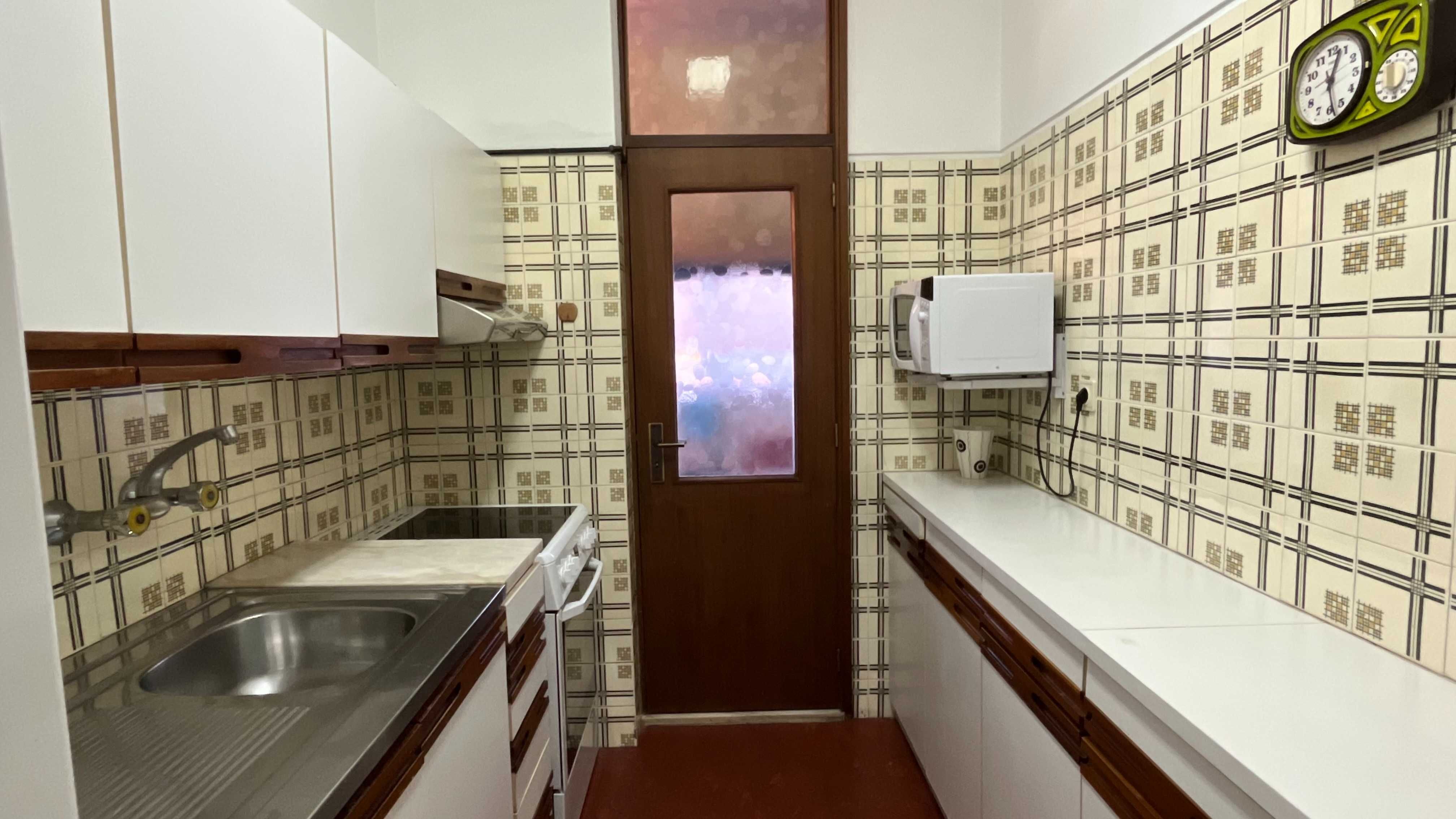 Quarto menina estudante - T2 perto Faculdade de Belas Artes/Porto