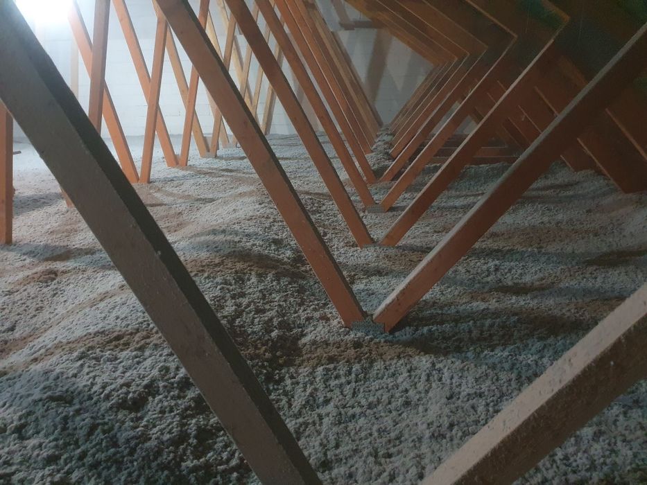 Wdmuchiwanie wełny celulozy ocieplanie naprawa izolacji docieplanie