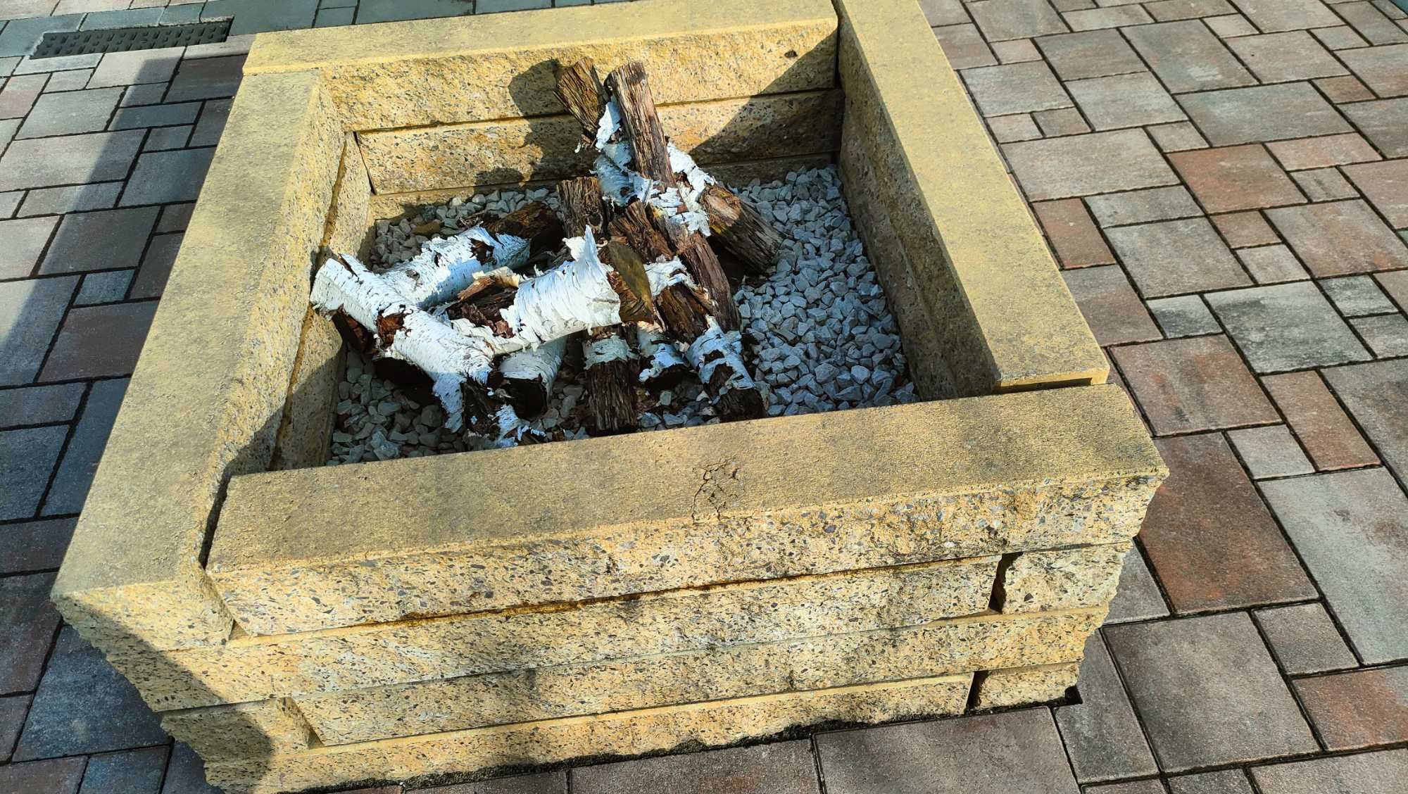 Huśtawka ławka grill cegła pustak ogrodzeniowy ogrodzenie filer płot