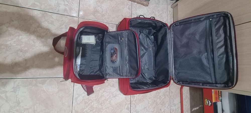 Mala viagem pequena com necessair.