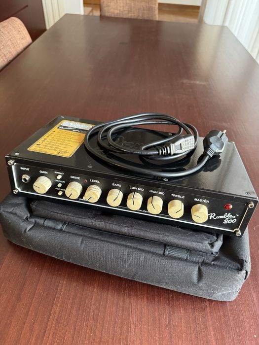 Fender Rumble 200 (head)