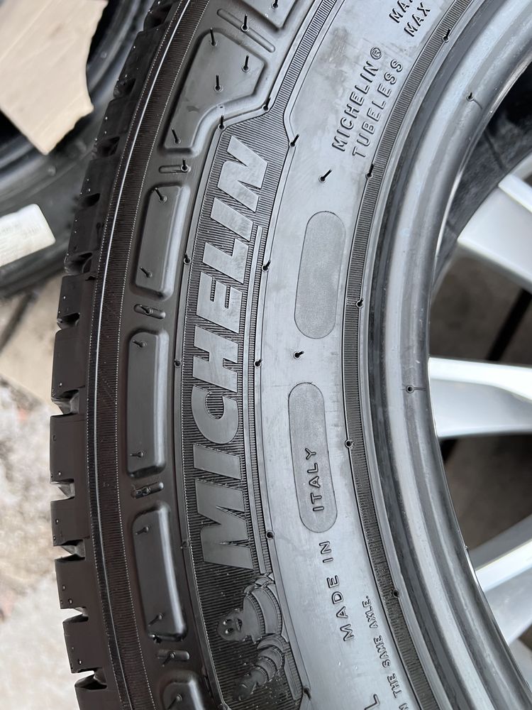 215/65/16с Michelin AGILIS 3 215/65 R16C 106/104T