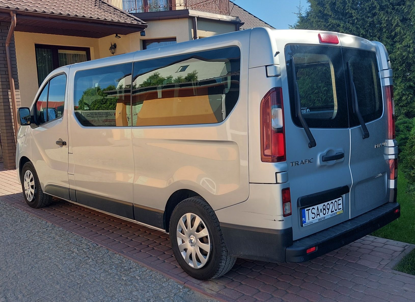 Wypożyczalnia wynajem Bus 9-os Sandomierz samochodów przyczep Lawet