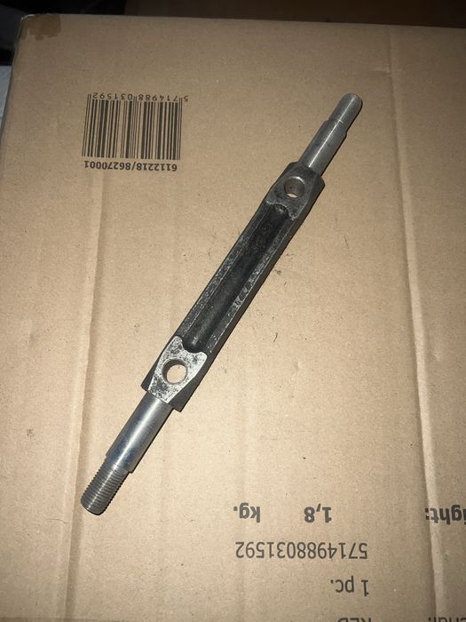 Ось нижнего рычага ВАЗ 2101-07