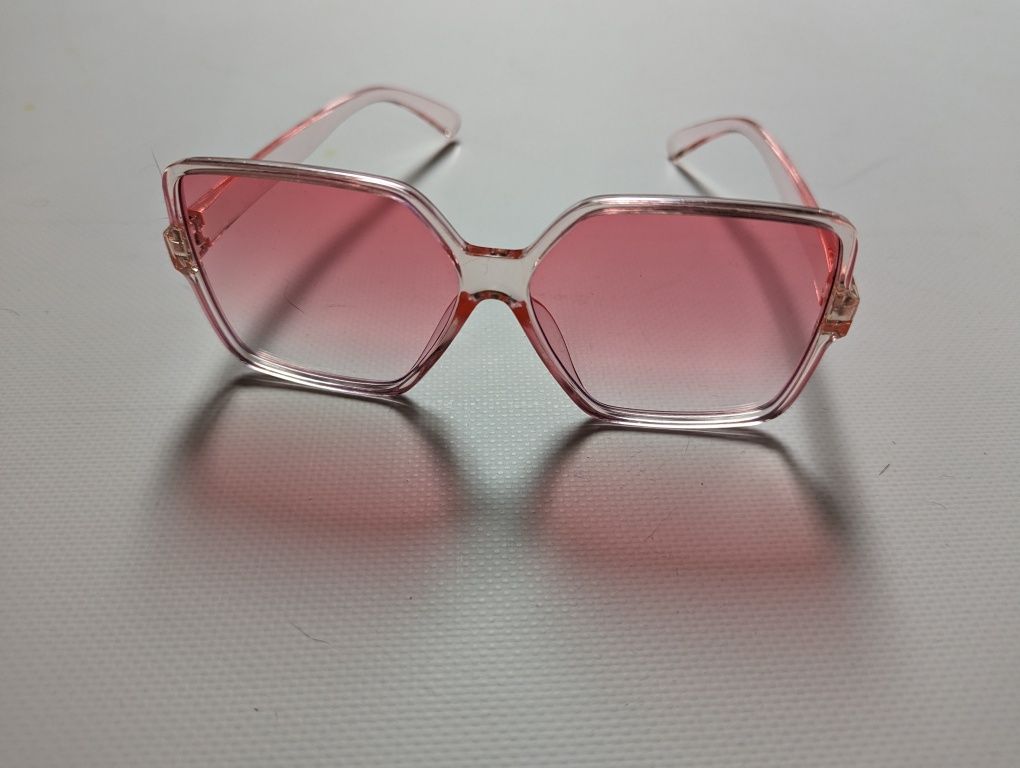 Nowe kwadratowe różowe okulary przeciwsłoneczne różowe oprawki i szkła