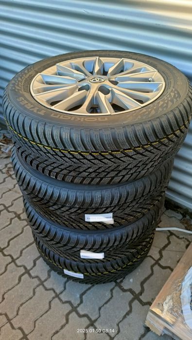 Toyota 16 cali 5x114,3 et39 nowe opony Nokian, czujniki Tpms