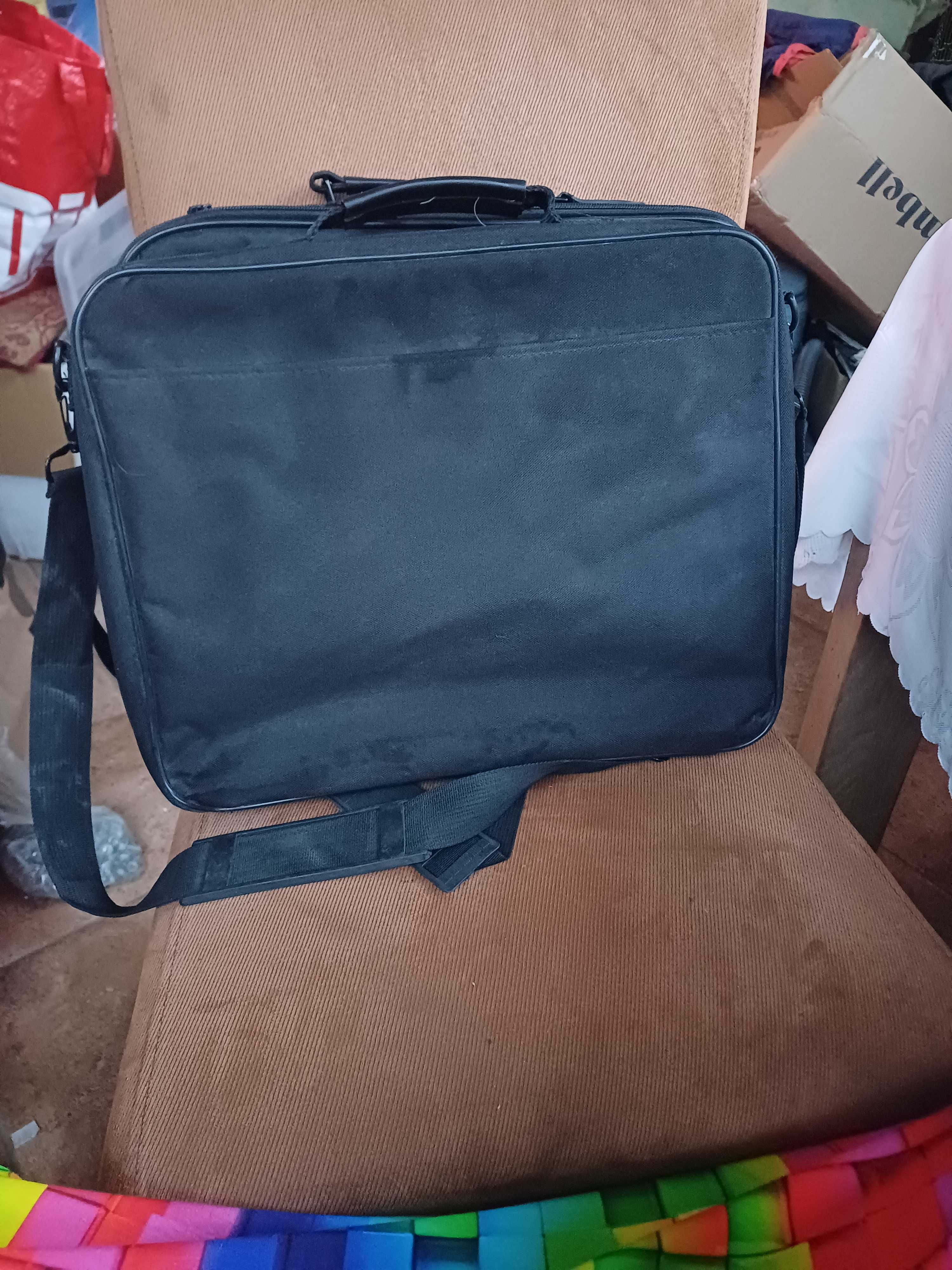 Torba na laptopa w kolorze czarnym