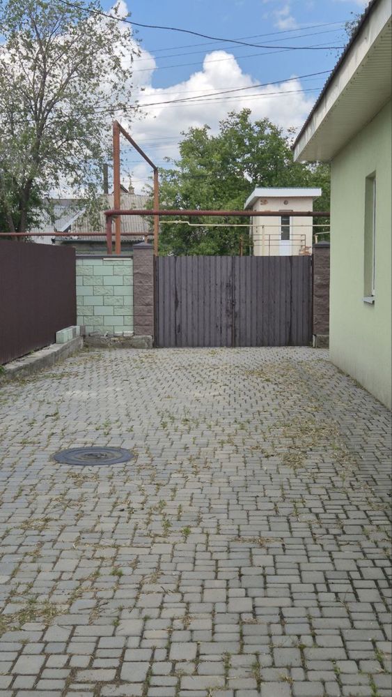 Продам будинок в центрі Підгородного, терміново