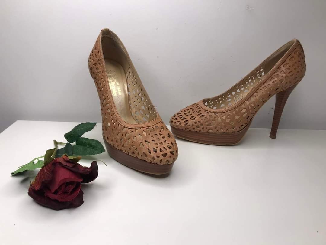 Czółenka skórzane przewiewne Stuart Weitzman for Russell Bromley Rozmi