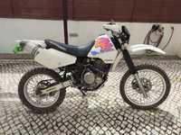 Suzuki DR 350 S kick