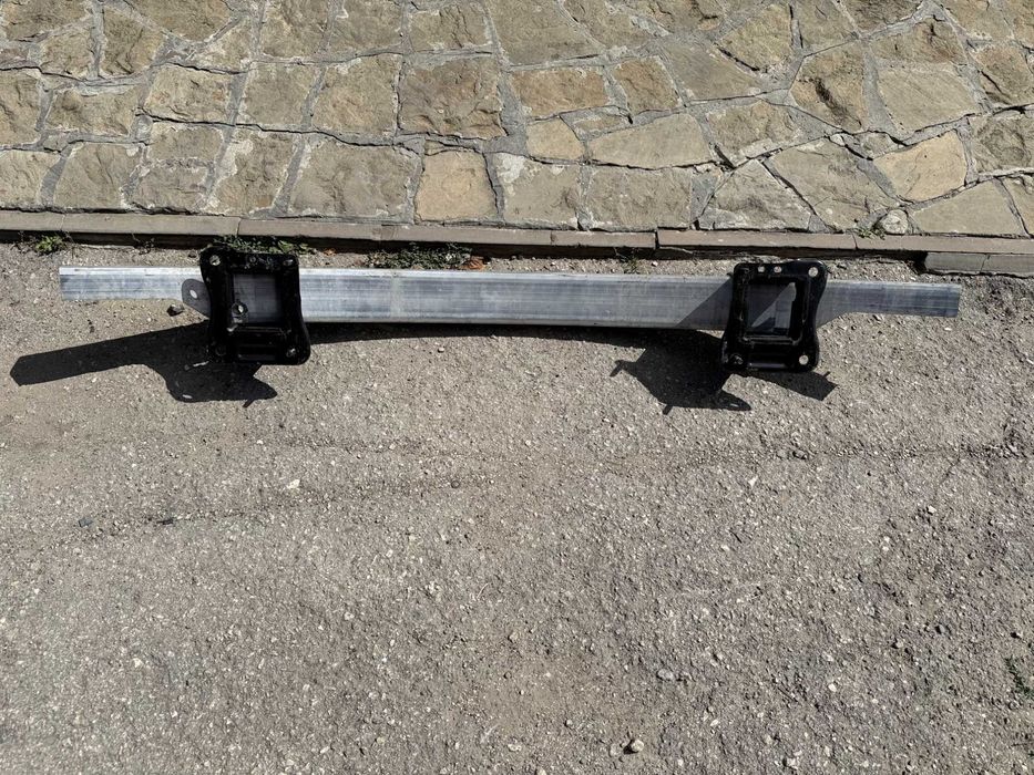 Підсилювач переднього бамперу Tesla Model S Plaid 2021-2025