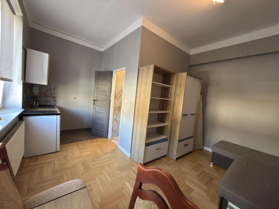 Kawalerka 20m2 2000 zl + oplaty ok 250 zl
