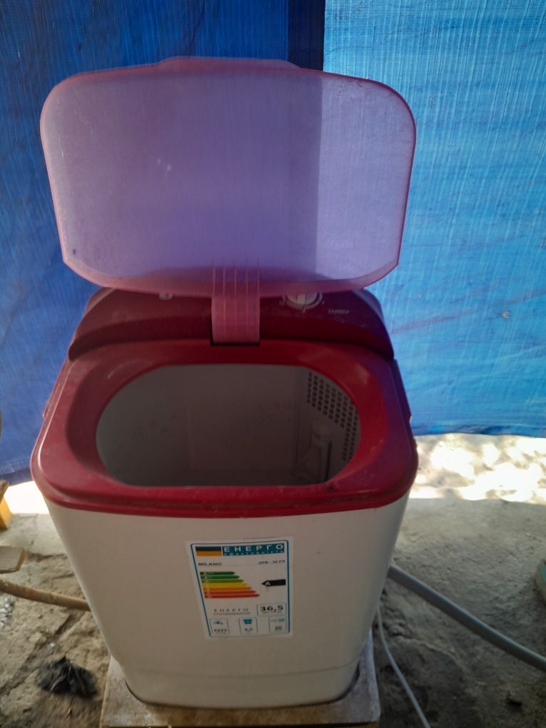 Продам стиральную машинку .
