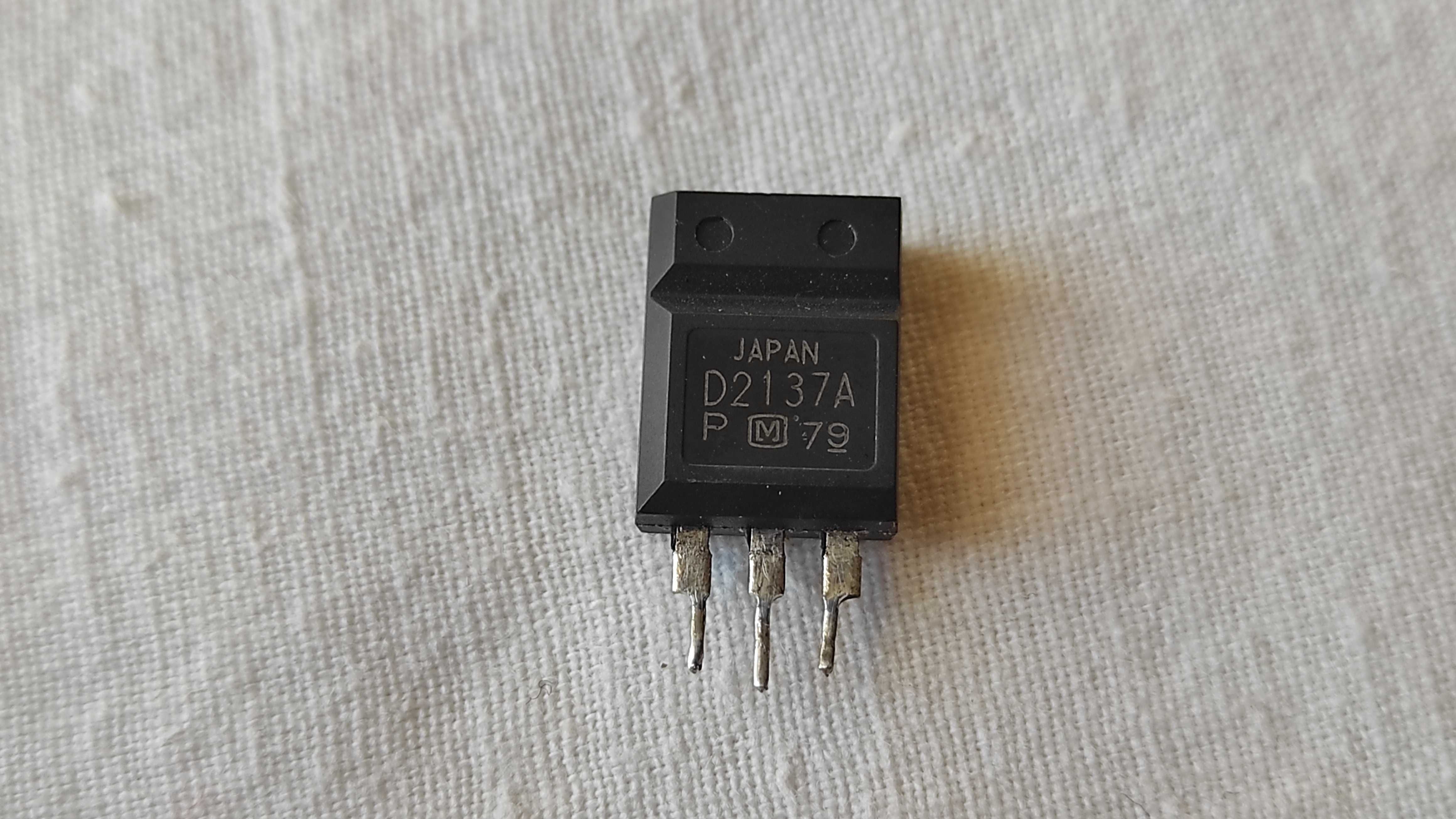 Транзистор D2137A Japan P (M) 79