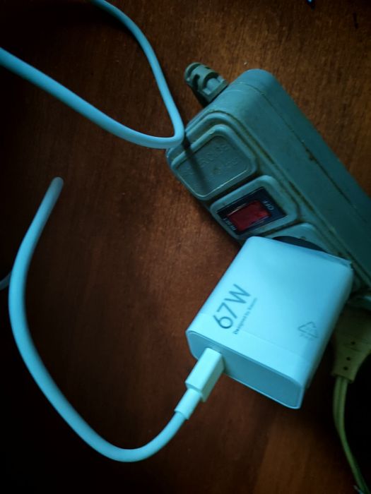 Пропоную комплект зарядний пристрій Xiaomi 67w кабель. Новий