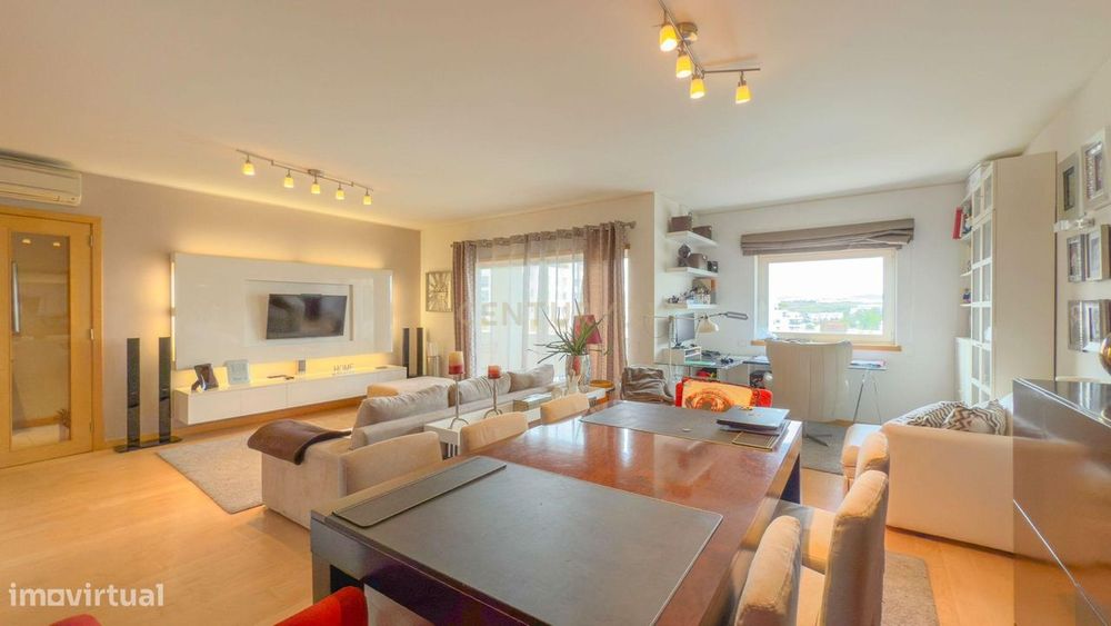 Magnifico apartamento T3 no Fórum Oeiras, com terraço privado 40m2, bo