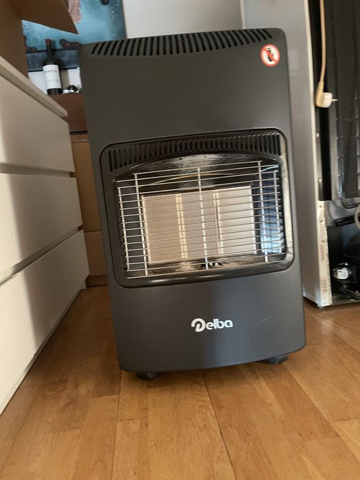 Vendo aquecedor como novo com botija de gás cheia e 3 botijas vazias