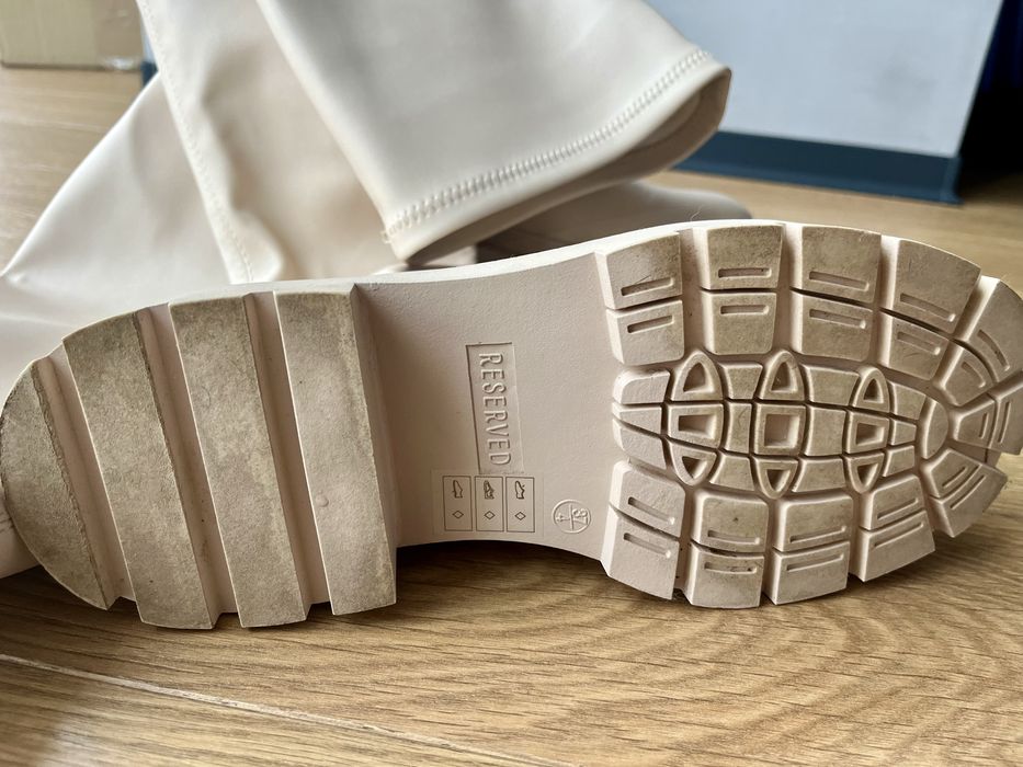 Світлі бежеві ботфорти Reserved. Еко-шкіра, демісезонне жіноче взуття