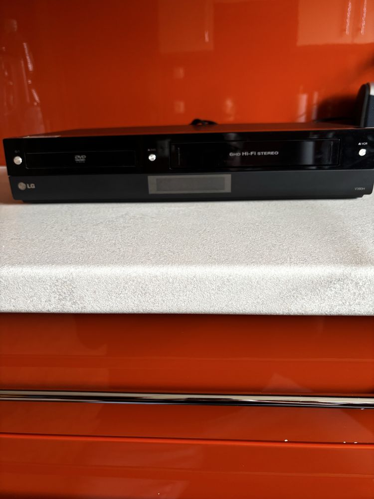 Nagrywarka LG vhs/dvd divix/hdmi/ v390H