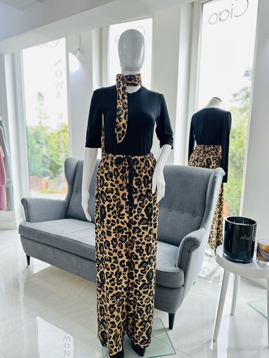 Sprzedam 1 manekin pełnopostaciowy białe