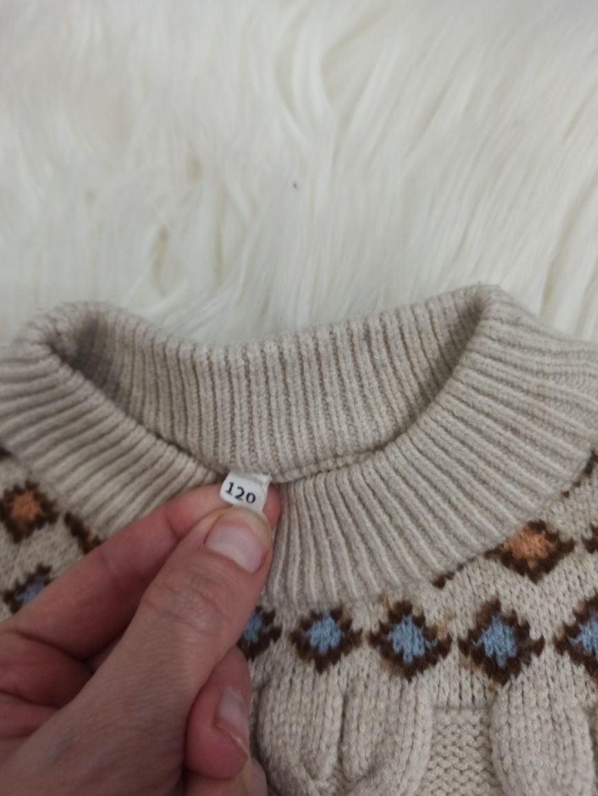 Sweterek rozmiar 120 uniseks