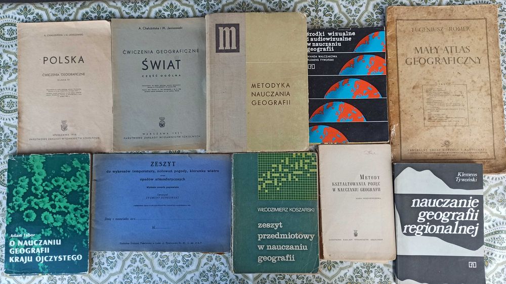 Stare podręczniki szkolne, do nauki oraz lektury szkolne, lata 50-80