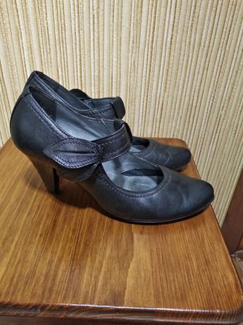 Продам женские кожаные туфли